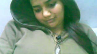 Watch Indian Desi girl Zoya perform on webcam