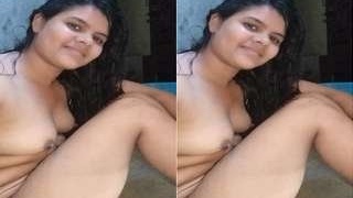 Desi bhabhi gets naughty and records a steamy video