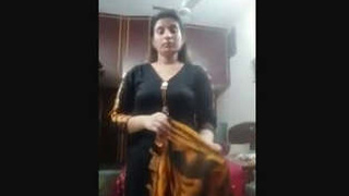 Part 1 of Vali Bhabhi's Sizzling Pakistani Sex Tape