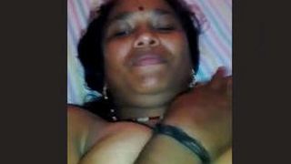 Desi Tamil auntie shows off her body in the darkness