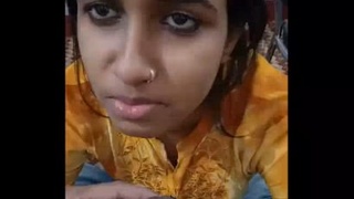 Indian babe gives a sensual blowjob to her boyfriend
