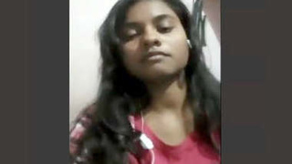 Desi girl flaunts her body on video call
