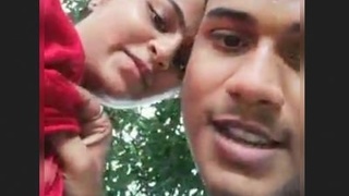 Outdoor romance with a village lover in desi video