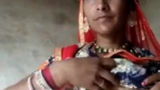 Rajasthani wife shows off for her boyfriend in front of her son