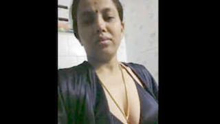 Desi bhabhi in black bra and underwear is a sight to behold