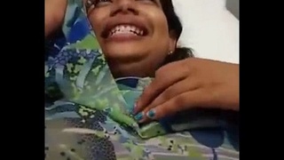 Tamil wife with a sexy face and cute body sends MMS to her lover