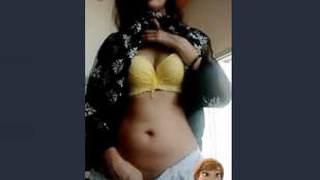 Pakistani girl flaunts her butt and vagina