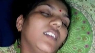 Indian bhabhi's natural hairy pussy gets exposed in Xvideo