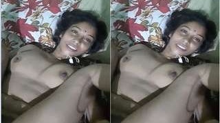 Desi Budi's nude husband in a steamy video