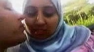 Hijabi Egyptian reaches orgasm in steamy video