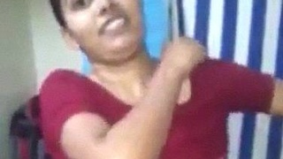 Naked Andhra girl gets dressed in a sexy clip