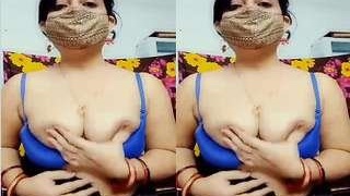 Bhabhi's seductive nude display leaves viewers breathless