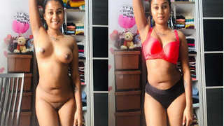 Indian babe flaunts her big boobs and pussy in exclusive video