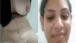 Exclusive video of a sexy Indian girl flaunting her body