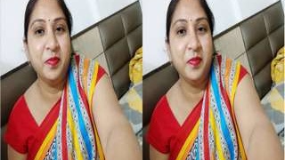 Exclusive video of a famous Indian bhabhi getting fucked in doggy style