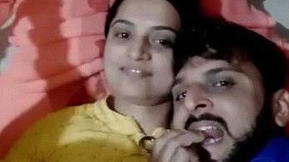 Indian couple's steamy home sex video