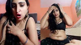 Exclusive video of Indian bhabhi flaunting her big ass