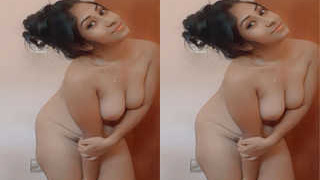 Amateur Indian girl flaunts her big boobs and pussy in exclusive video