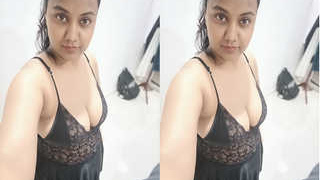 Exclusive video of hot Tamil wife showing off her body and giving a blowjob