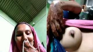 Bhabhi's exclusive video features her revealing her boobs and pussy
