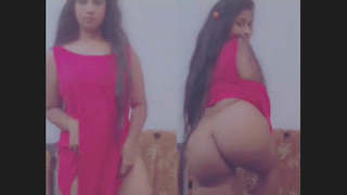 Desi beauty flaunts her curvy butt in a seductive video