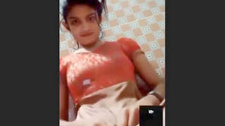 Cute desi girl reveals her body in solo video