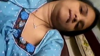 Desi bank worker indulges in solo play and self-pleasure