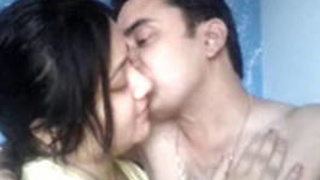 Indian couples flaunt their breasts in a seductive display