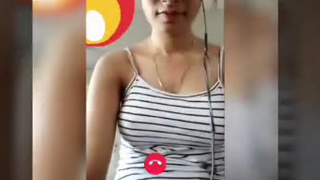 Desi military officer pleasures her boyfriend with her hands in video call