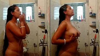 Desi bhabi with long hair takes a bath in the nude
