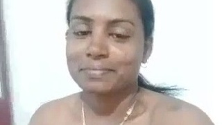 Desi beauty shows off her nude body in Telugu MMS