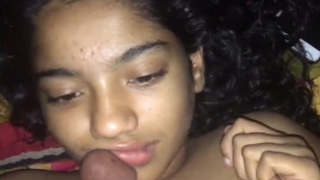 Pretty Desi girl gives a blowjob in VDO