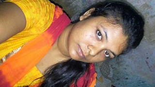 Big-breasted Indian woman gives a BJ