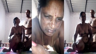 Amateur Indian couple shares cancer sex experience in MMS video
