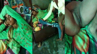 Cuckolded guy films a live video of Dehati's naked pussy