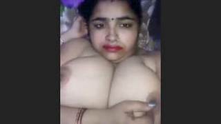 Desi bhabi displays her impressive tanker head