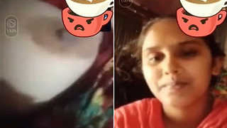 Cute Indian girl flaunts her ample bosom on Vk