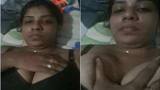 Desi bhabhi flaunts her boobs on camera