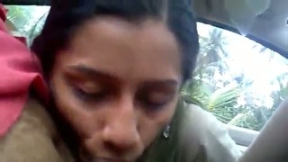College student gives a blowjob and gets fucked in a car