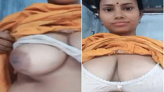 Indian bhabhi flaunts her big boobs and pussy in exclusive video