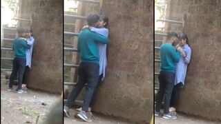Desi couple indulges in passionate outdoor sex in MMS video