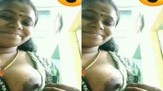 Curvy Indian bhabhi flaunts her big boobs