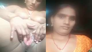 Exclusive video of a horny desi bhabhi exposing her body