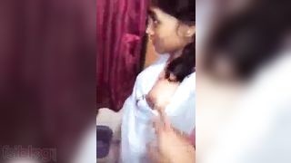 Bangla college girl strips naked for her lover in MMS