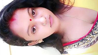 Shivani Singh, a cute bride in transparent saree, flaunts her navel