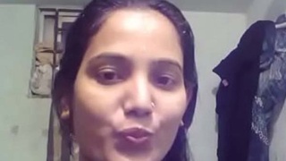 Desi babe with big boobs gets naughty in video