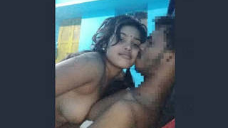 Hot Indian babe gives a sensual blowjob in VDO