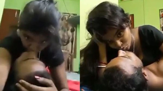 Desi couple enjoys steamy webcam sex in Hindi MMS