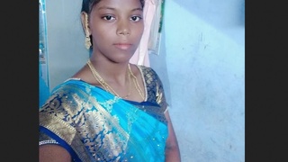 Tamil bhabhi flaunts her ample bosom and intimate area