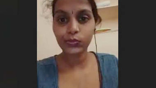 Leaked video of cute Tamil girl flaunts her large breasts